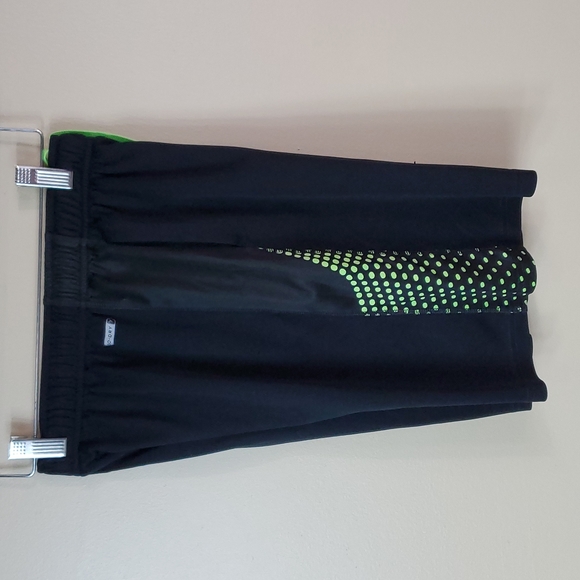 Old Navy Active wear black and green shorts - Picture 4 of 8